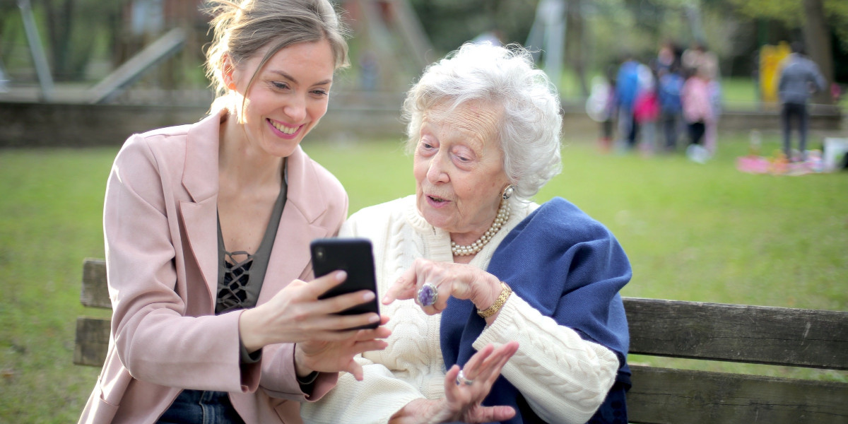 People using BoldContacts on a phone